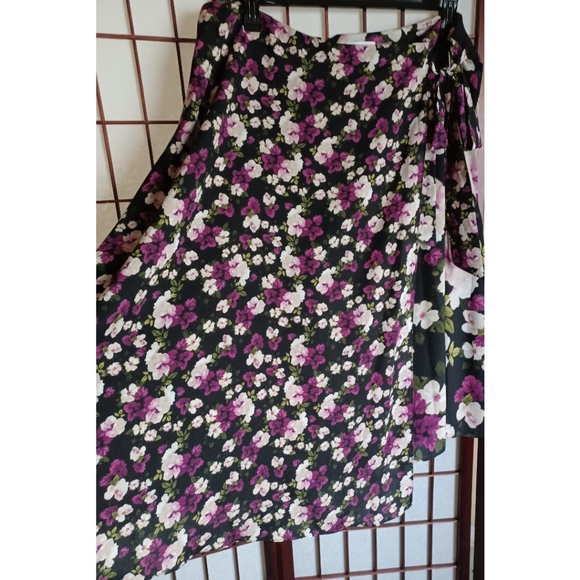 🥰HP🥰Calvin Klein Women's Black Plus Size Floral-Print Wrap Skirt - Picture 4 of 15